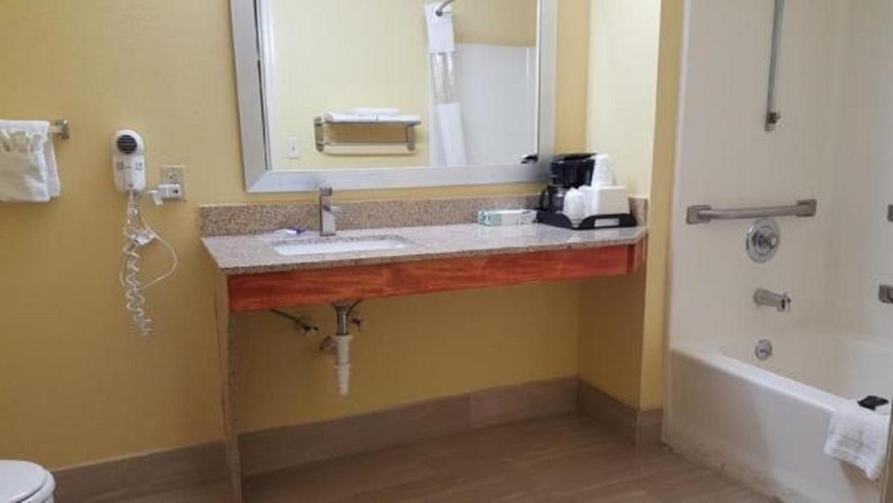 Loyalty Inn Hawkinsville Экстерьер фото